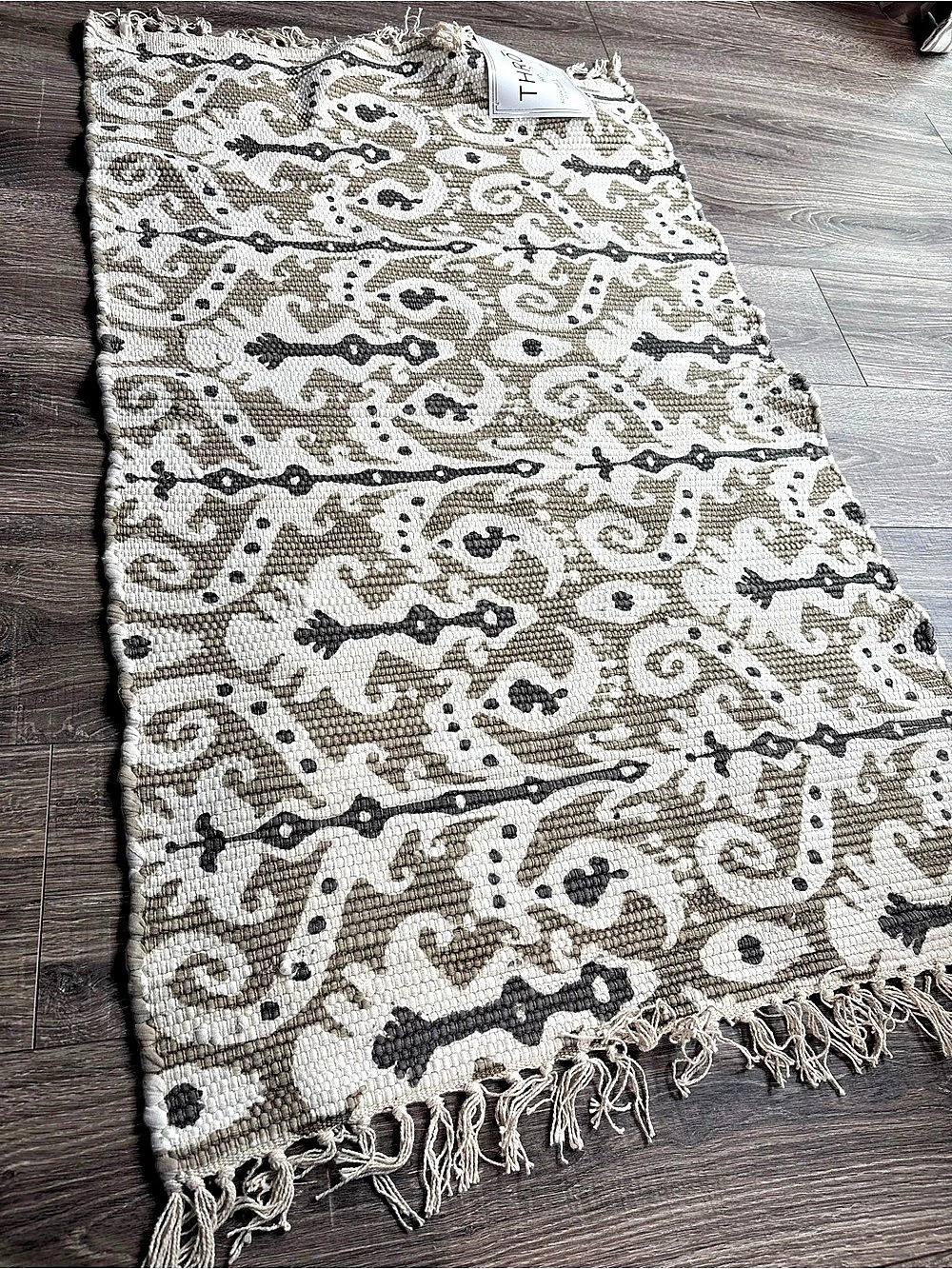 THRO Accent Rug Paisley Cream Brown NWT
